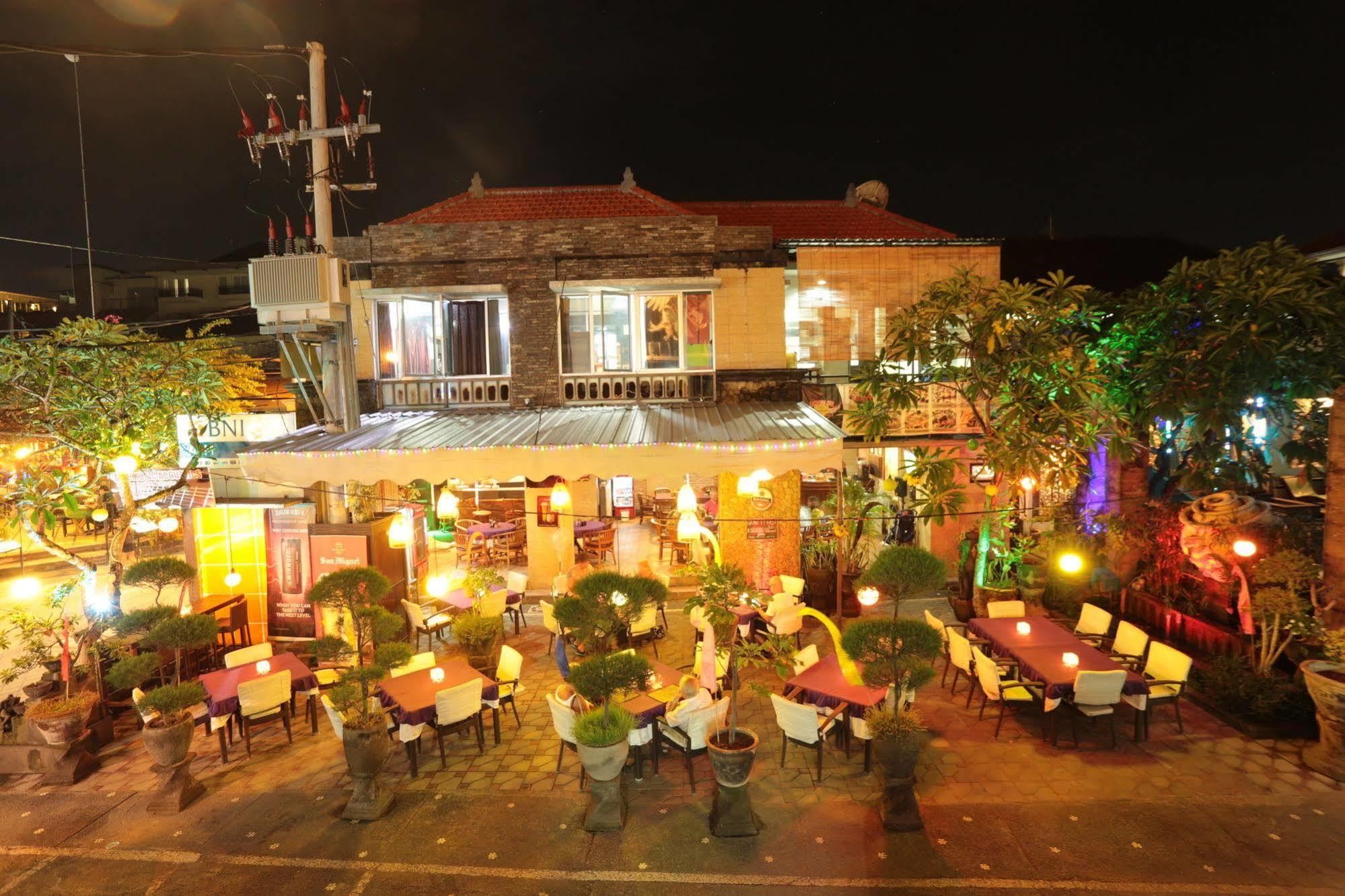 La Walon Hotel Kuta Lombok Exteriör bild